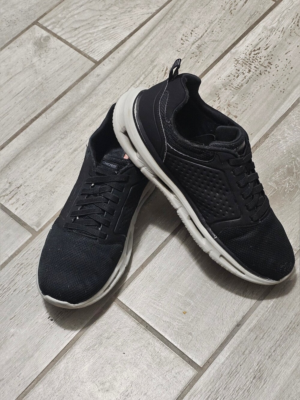 Skechers Men's Glide-Lite Pacer sneakers feature a black, Size 12